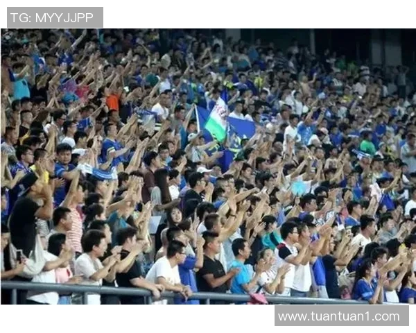 大连一方与重庆斯城激战正酣比分揭晓引发球迷热议 大连一方与重庆斯城激战正酣比分揭晓引发球迷热议