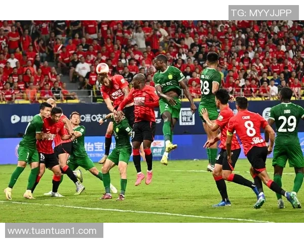 中超焦点战大连一方迎战北京中赫国安争夺季后赛名额的关键对决 中超焦点战大连一方迎战北京中赫国安争夺季后赛名额的关键对决