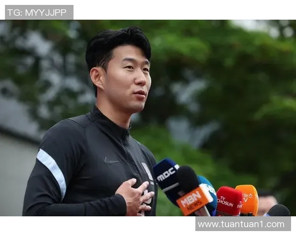 中韩大战现场发韩国篮协100周年纪念品 媒体人:前史真有100年?