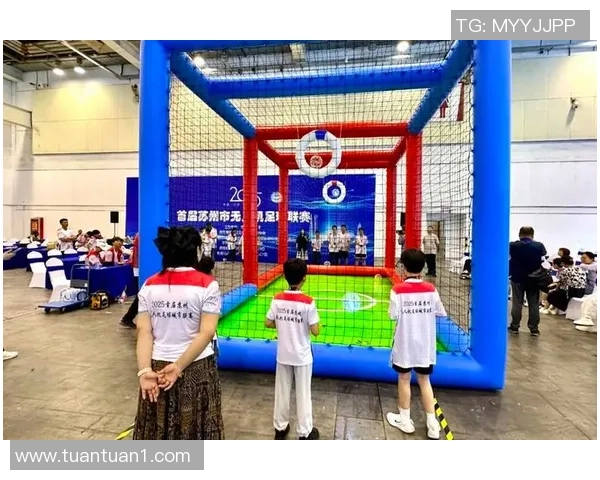 无人机足球也有世锦赛？中国队包办两个项目金银牌，孩子们“玩”出世界冠军